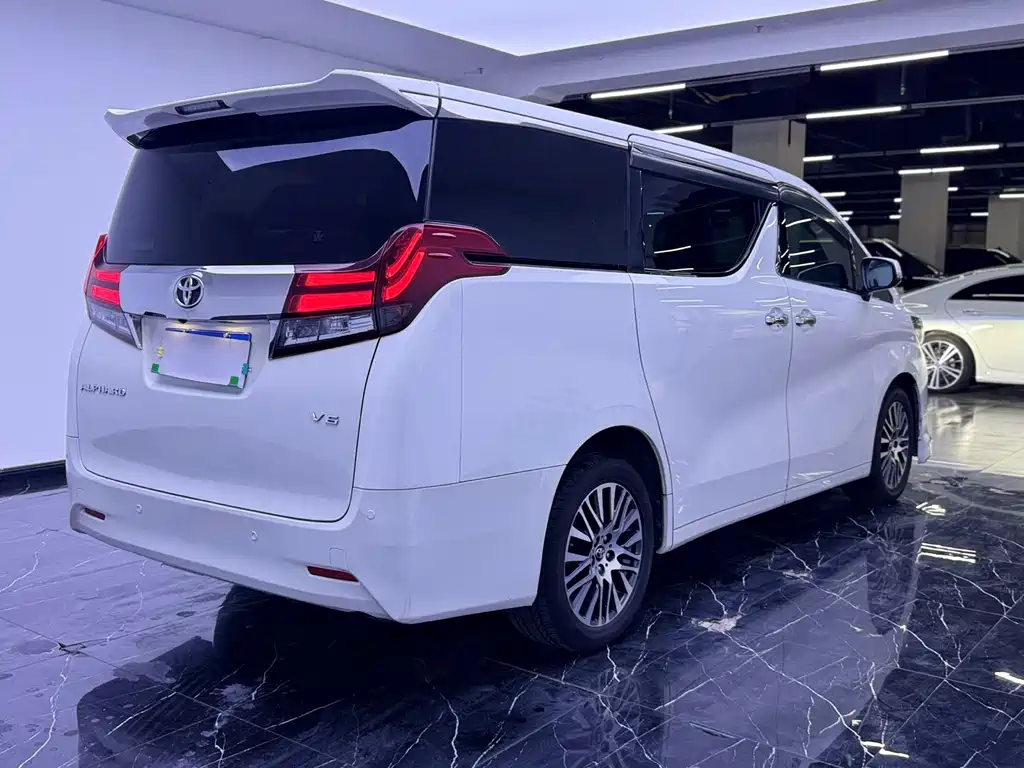Toyota Alphard — миниатюра 15