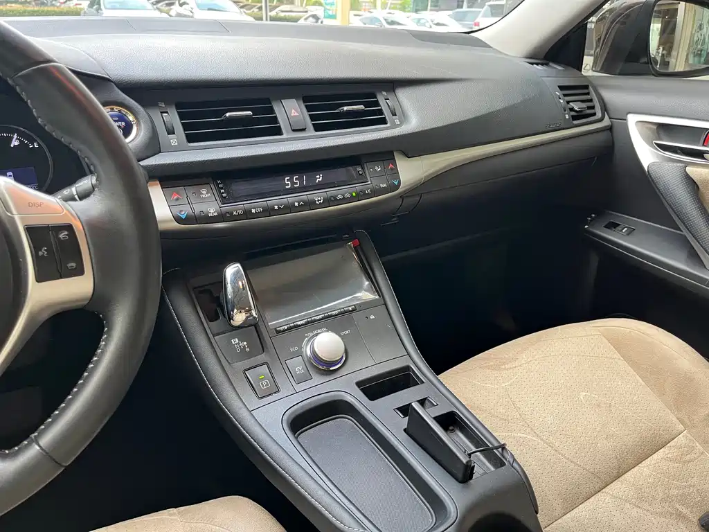 Lexus CT — миниатюра 16