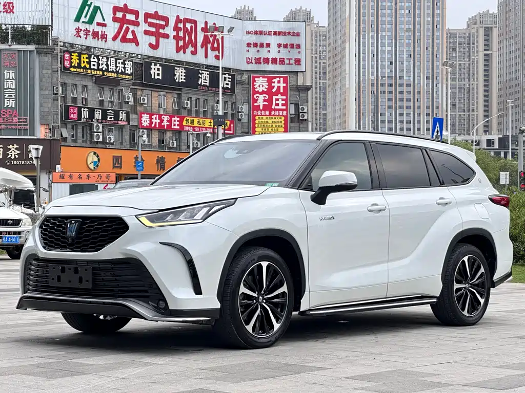 Toyota Crown Kluger 2022