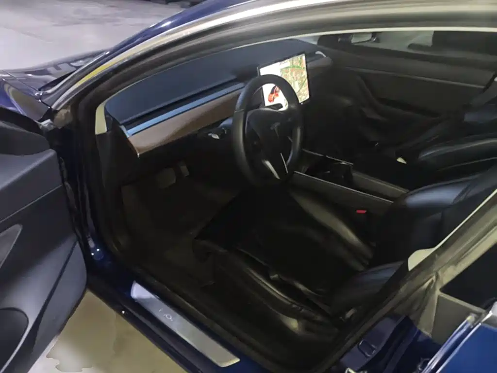 Tesla Model 3 — миниатюра 16