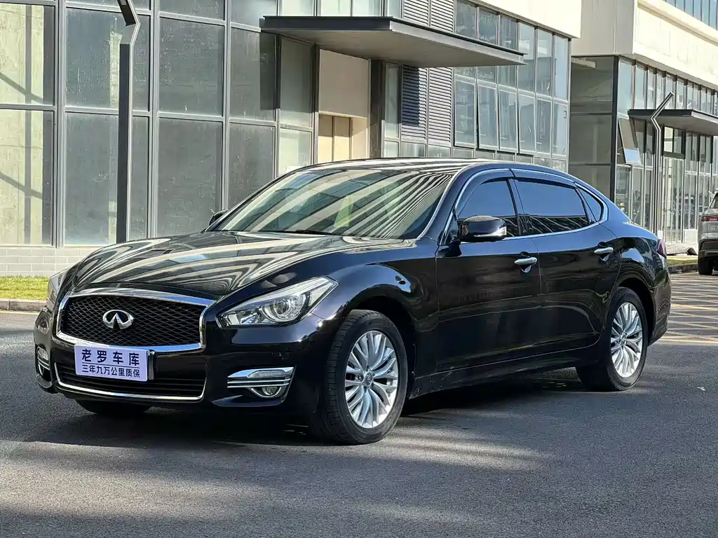 INFINITI Q70
