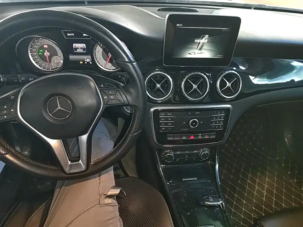 Mercedes-Benz GLA — миниатюра 10