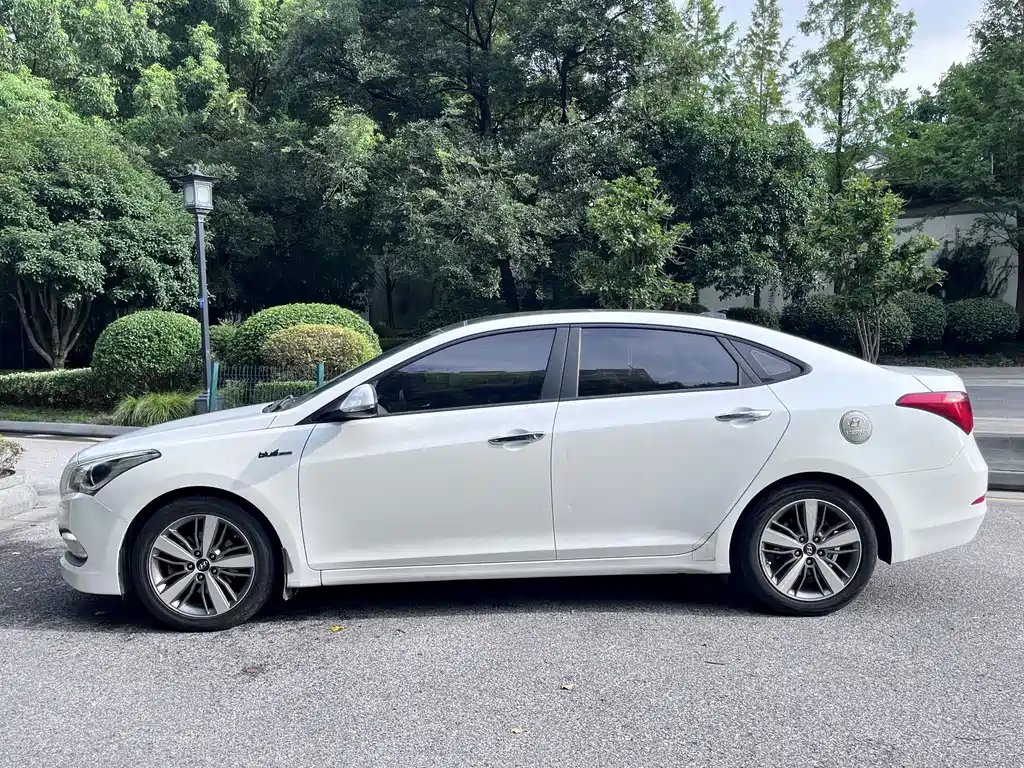 Hyundai Mistra — миниатюра 4