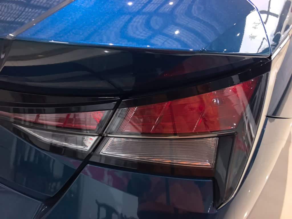 Hyundai Elantra 1.5 л 2021 г. Голубой, пробег 46900 км