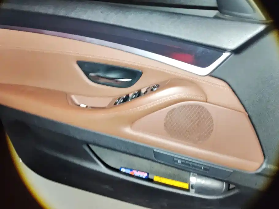 BMW 5 Series — миниатюра 7