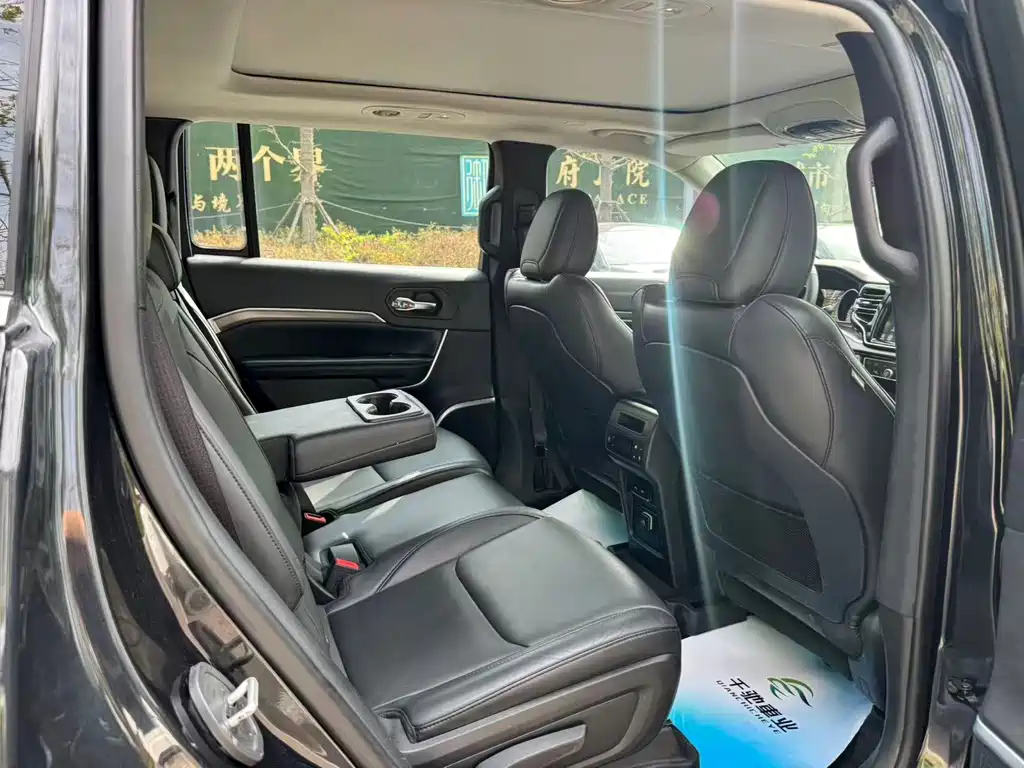 Jeep Grand Commander — миниатюра 10