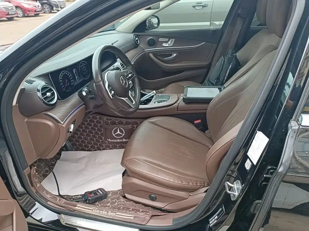 Mercedes-Benz E-Class — миниатюра 15