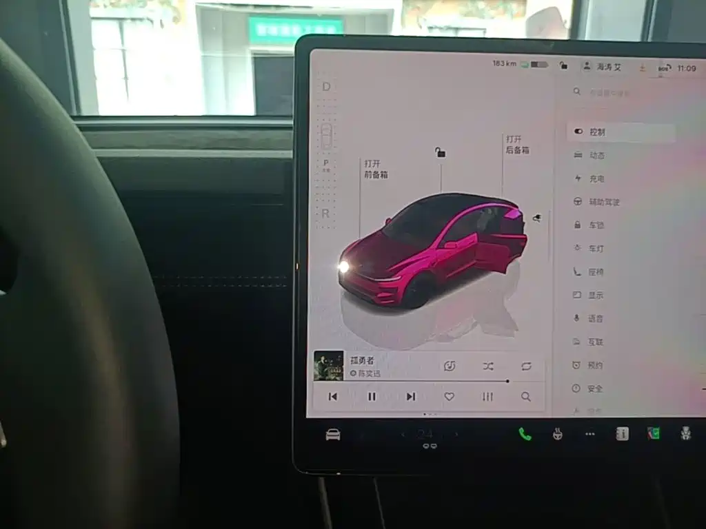 Tesla Model Y — миниатюра 14