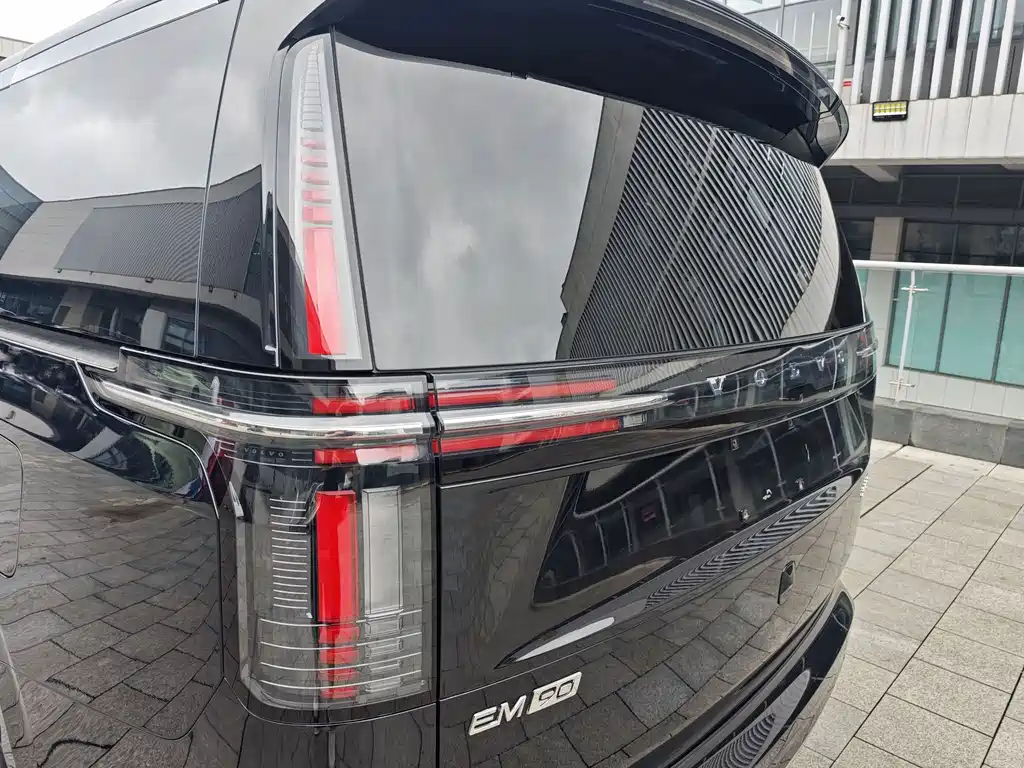Volvo EM90 — миниатюра 10