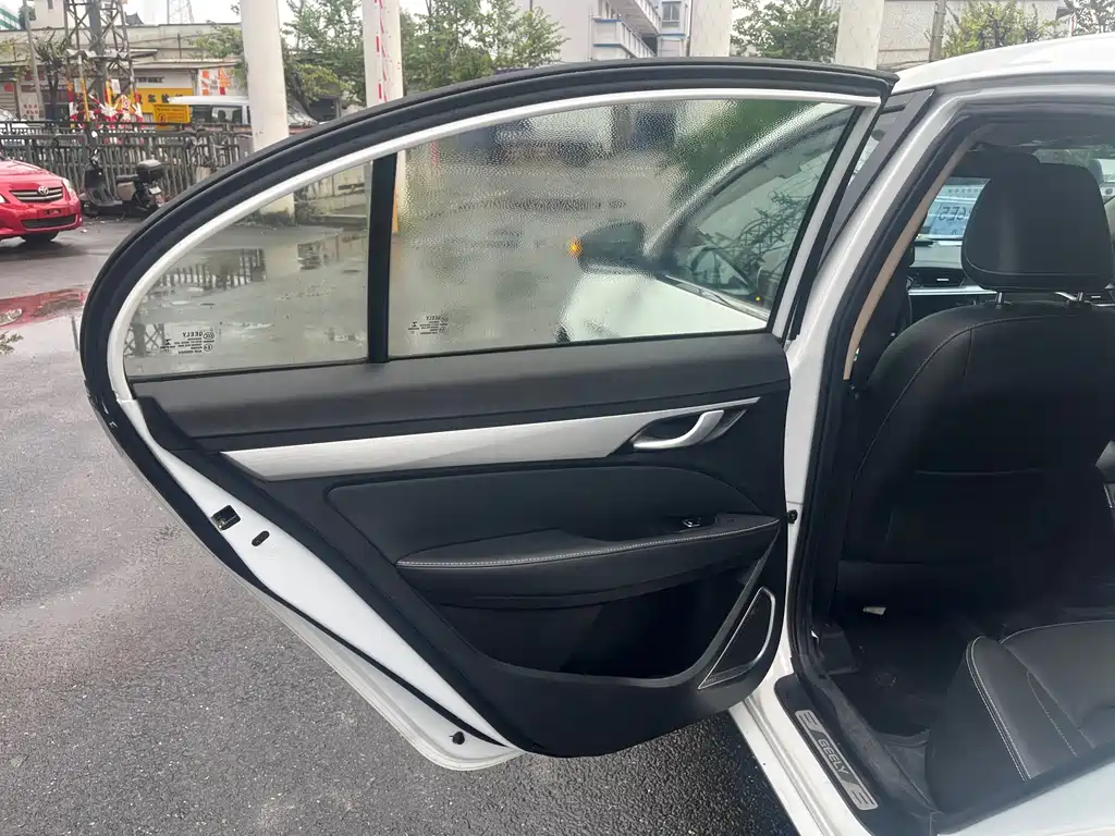 Geely Emgrand — миниатюра 12