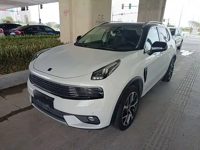 2019 Lynk & Co 01