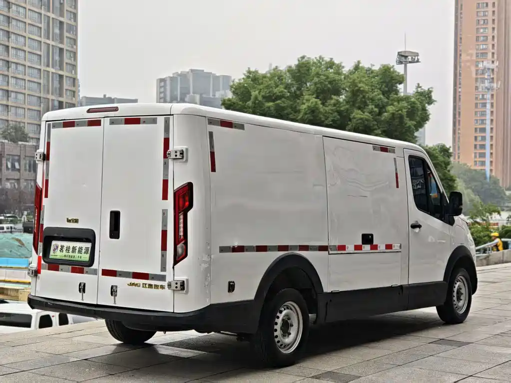 JAC Van Polo — миниатюра 8