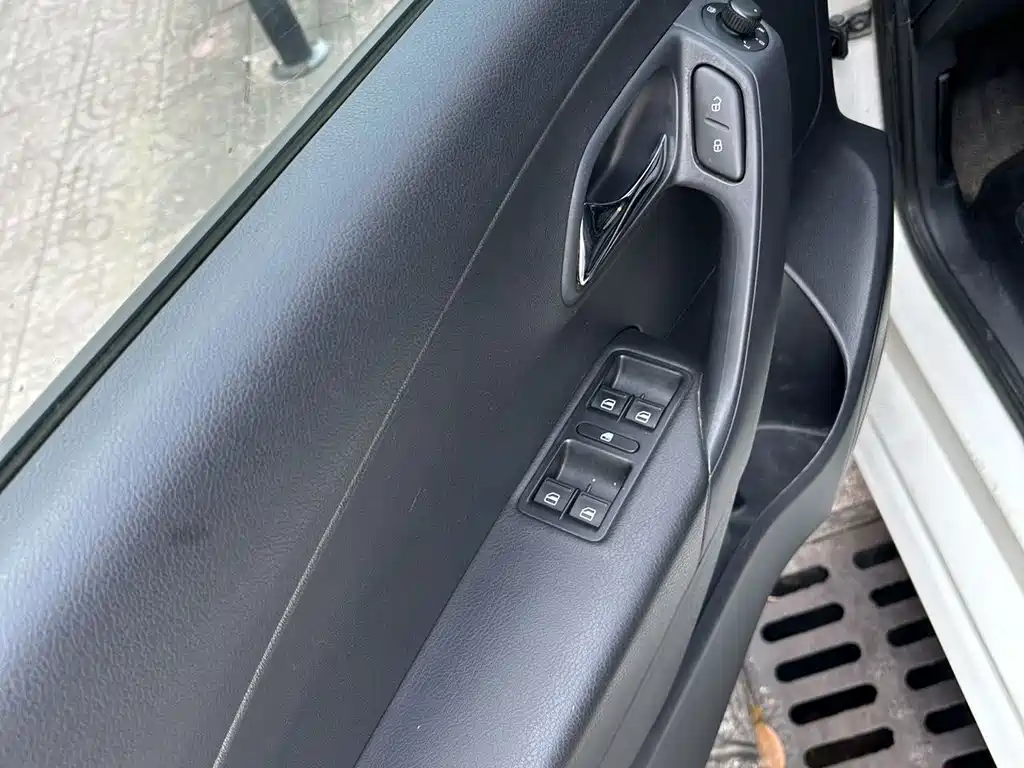 Volkswagen Polo — миниатюра 5