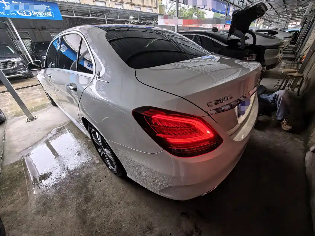 Mercedes-Benz C-Class — миниатюра 13