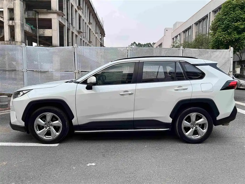 Toyota RAV4 — миниатюра 2