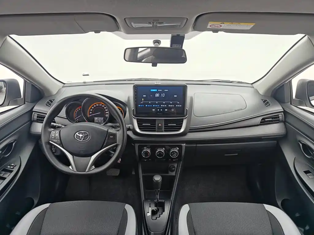 Toyota Yaris L — миниатюра 4