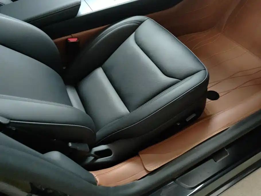 Tesla Model 3 — миниатюра 8