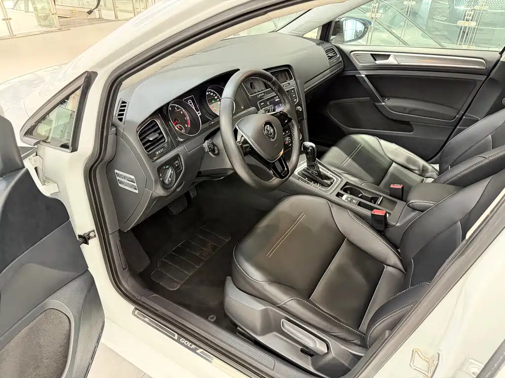 Volkswagen Golf 2017 230TSI AT Comfort