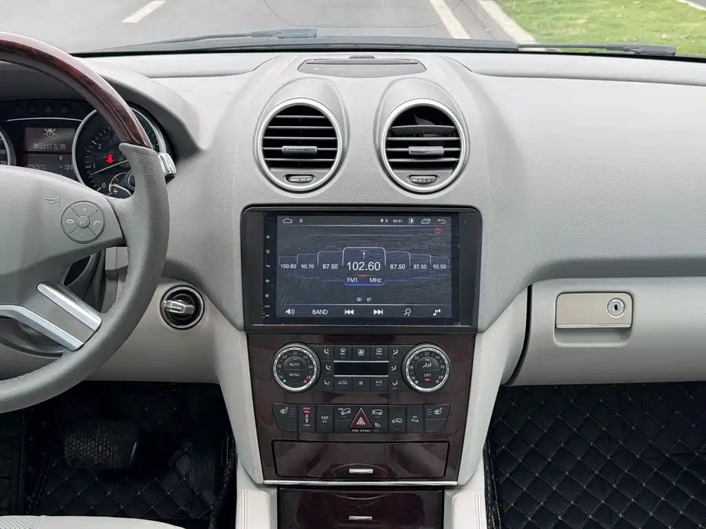Mercedes-Benz M 2010 ML 350 4MATIC Luxury