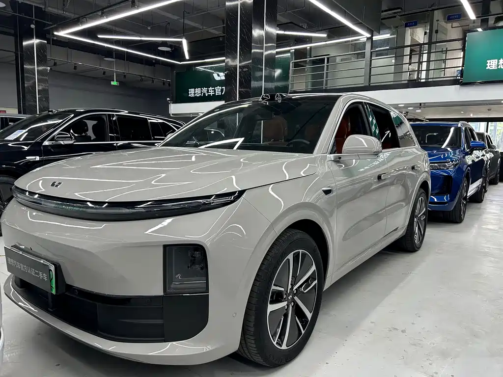 Li Auto Li L6 2025