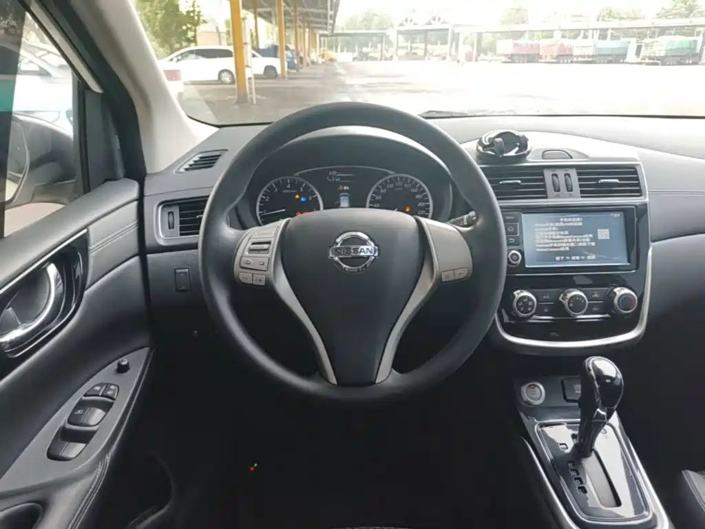 Nissan Tiida — миниатюра 11