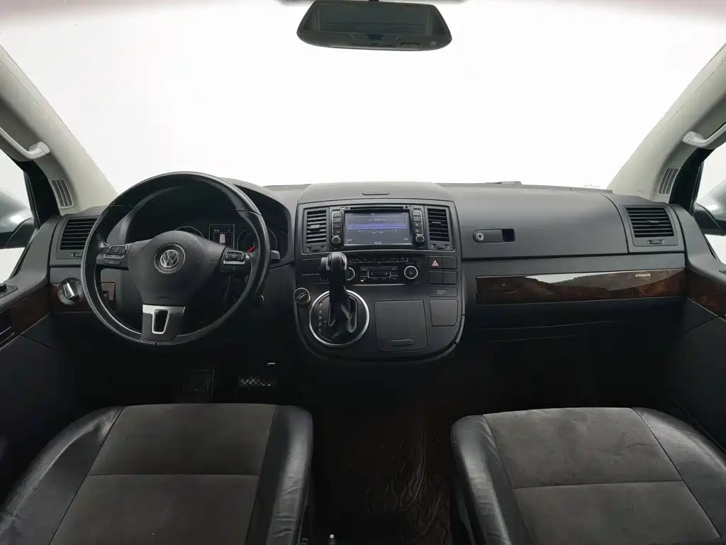 Volkswagen Multivan — миниатюра 5