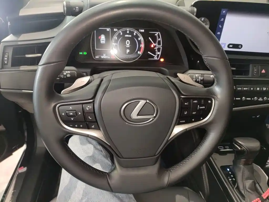 Lexus ES — миниатюра 11