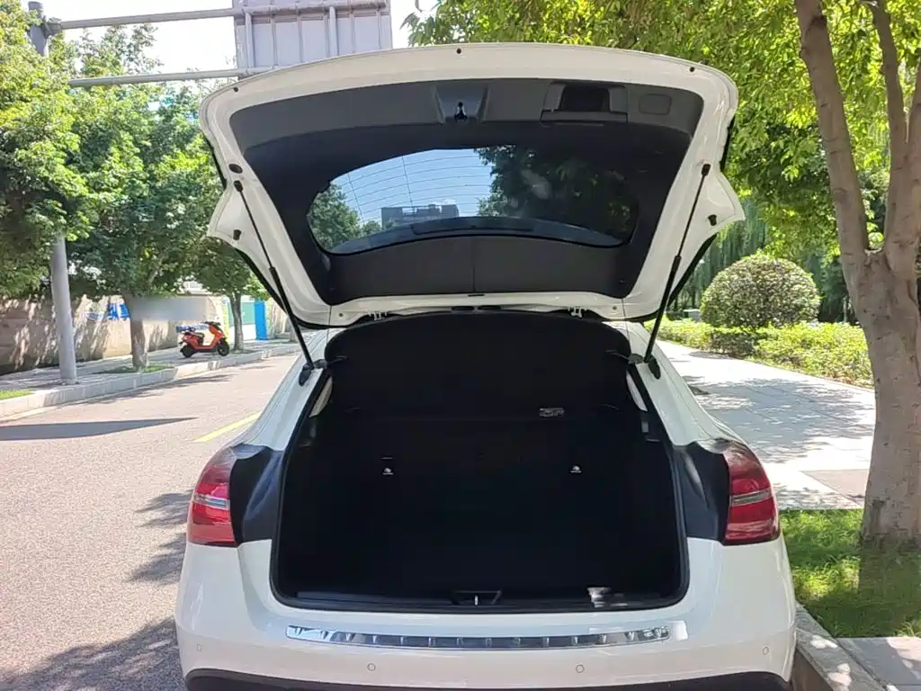 Mercedes-Benz GLA — миниатюра 19