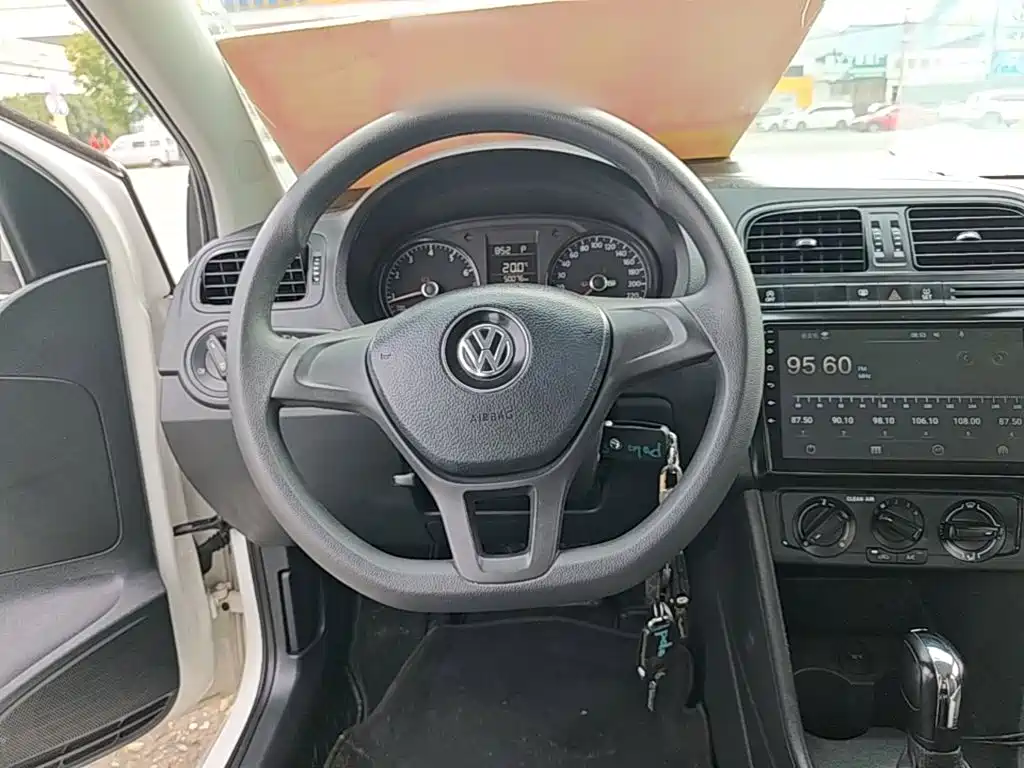 Volkswagen Polo — миниатюра 11
