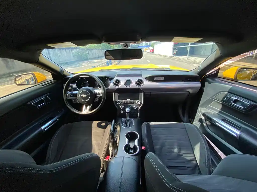 Ford Mustang — миниатюра 5
