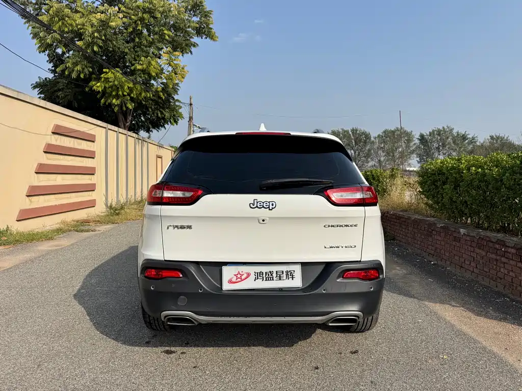 Jeep Cherokee — миниатюра 5