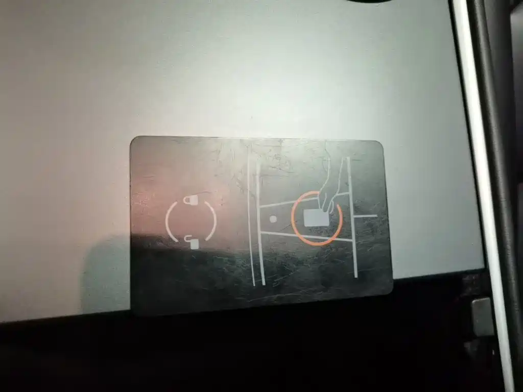 Tesla Model 3 — миниатюра 9