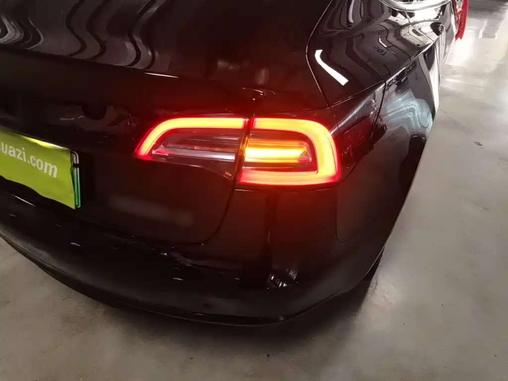 Tesla Model 3 — миниатюра 8