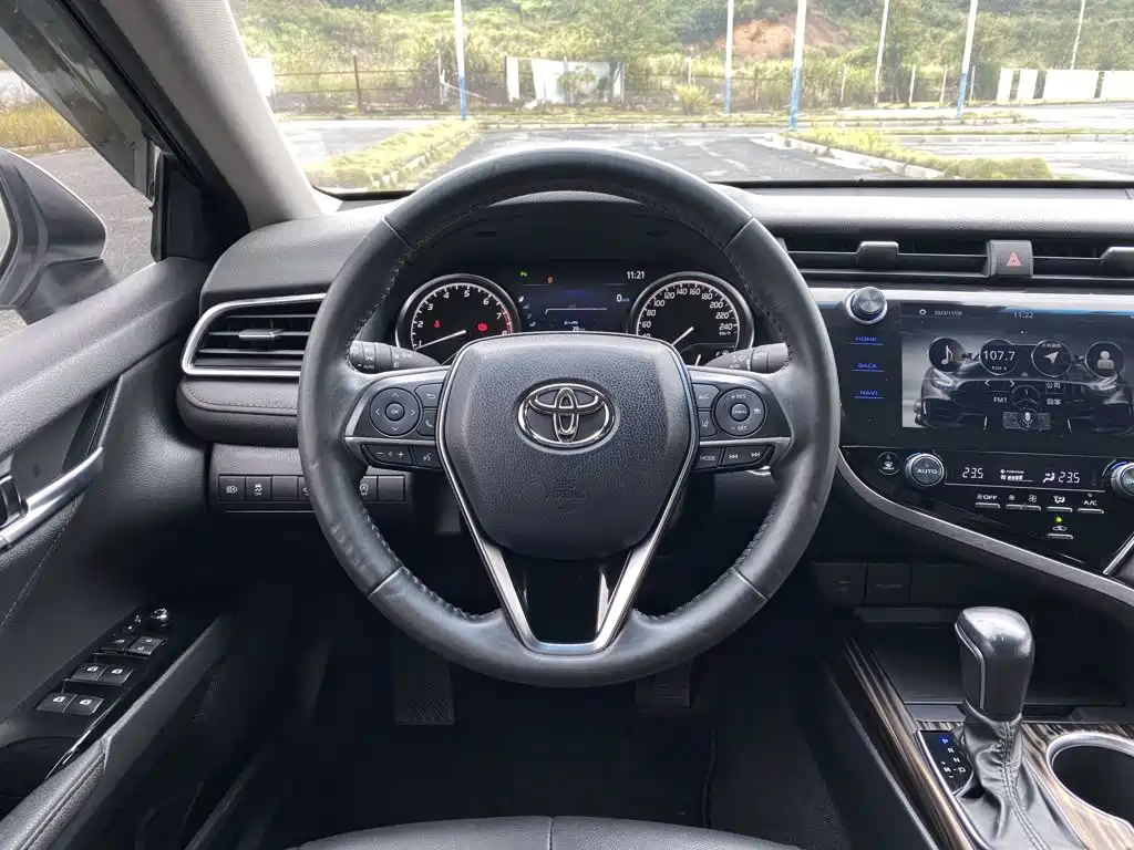 Toyota Camry — миниатюра 12