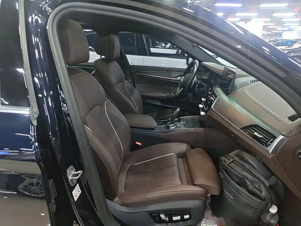 BMW 5 Series — миниатюра 25