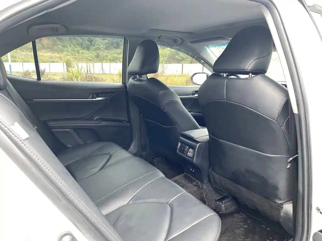 Toyota Camry — миниатюра 19