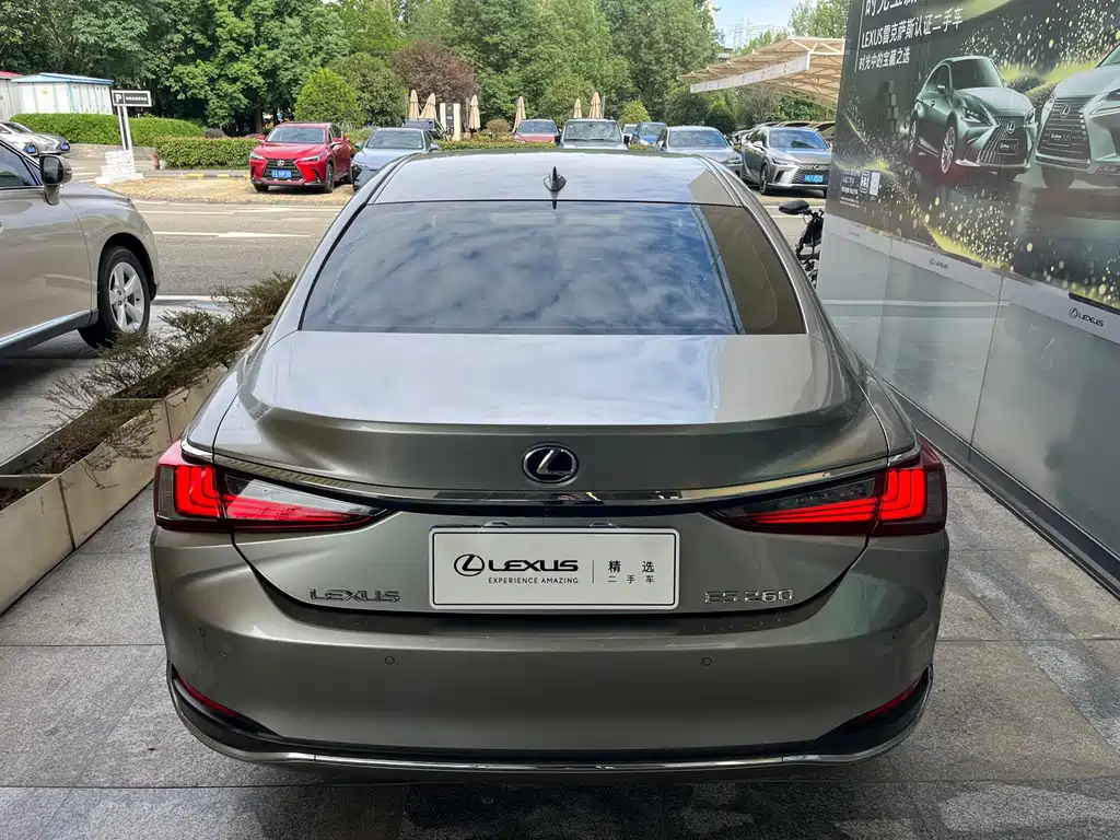 Lexus ES — миниатюра 6