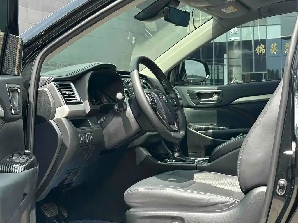 Toyota Highlander 2021 2.0T Luxury 7 мест