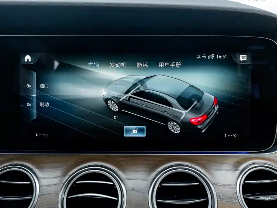 Mercedes-Benz E-Class 2023 — фото 17