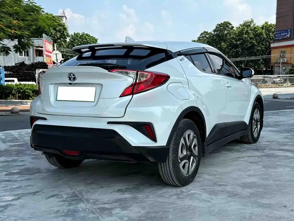 Toyota C-HR EV - фото 3