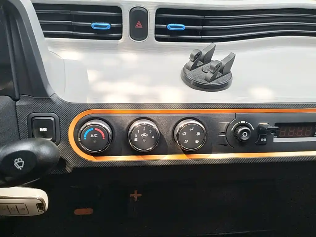 Wuling MINIEV — миниатюра 13