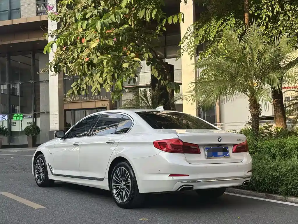 BMW 5 Series — миниатюра 4