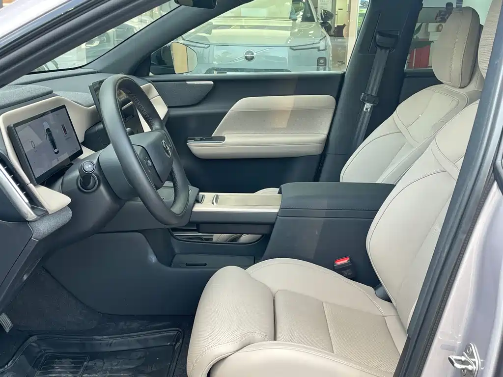 Volvo XC70 PHEV — миниатюра 10
