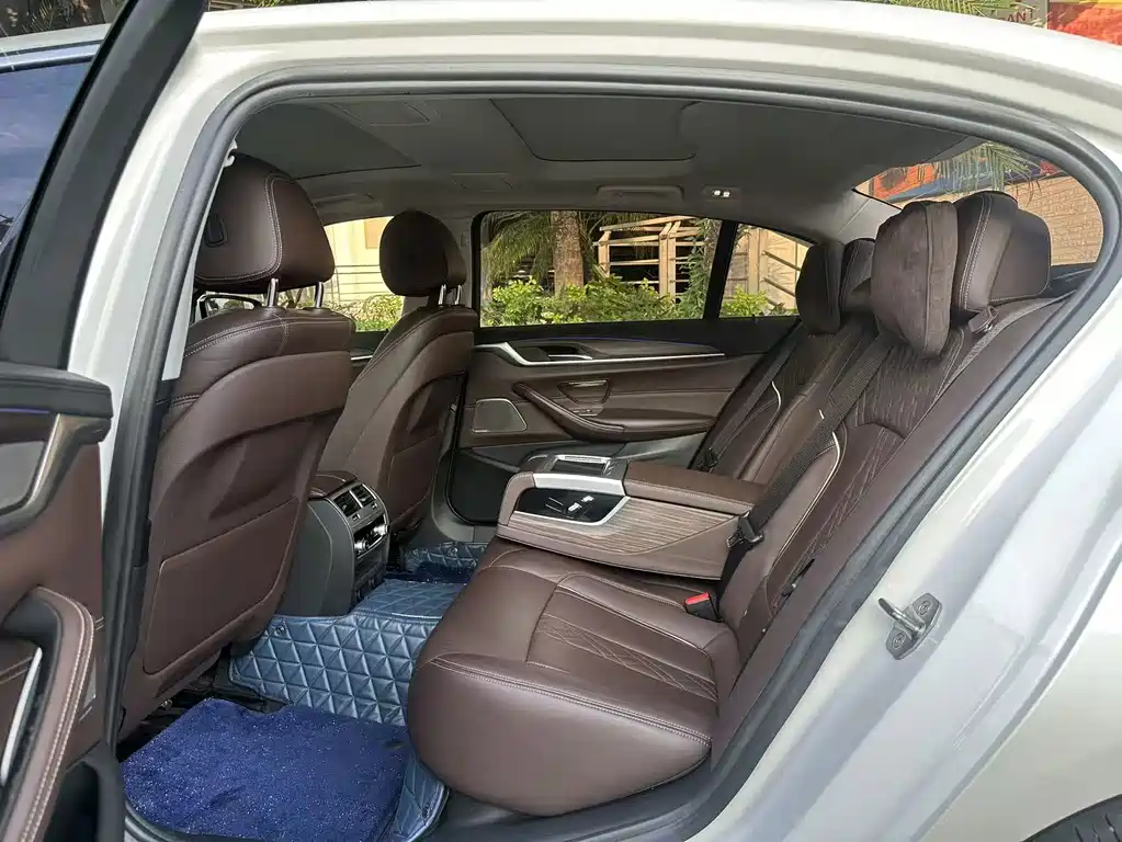 BMW 5 Series — миниатюра 7