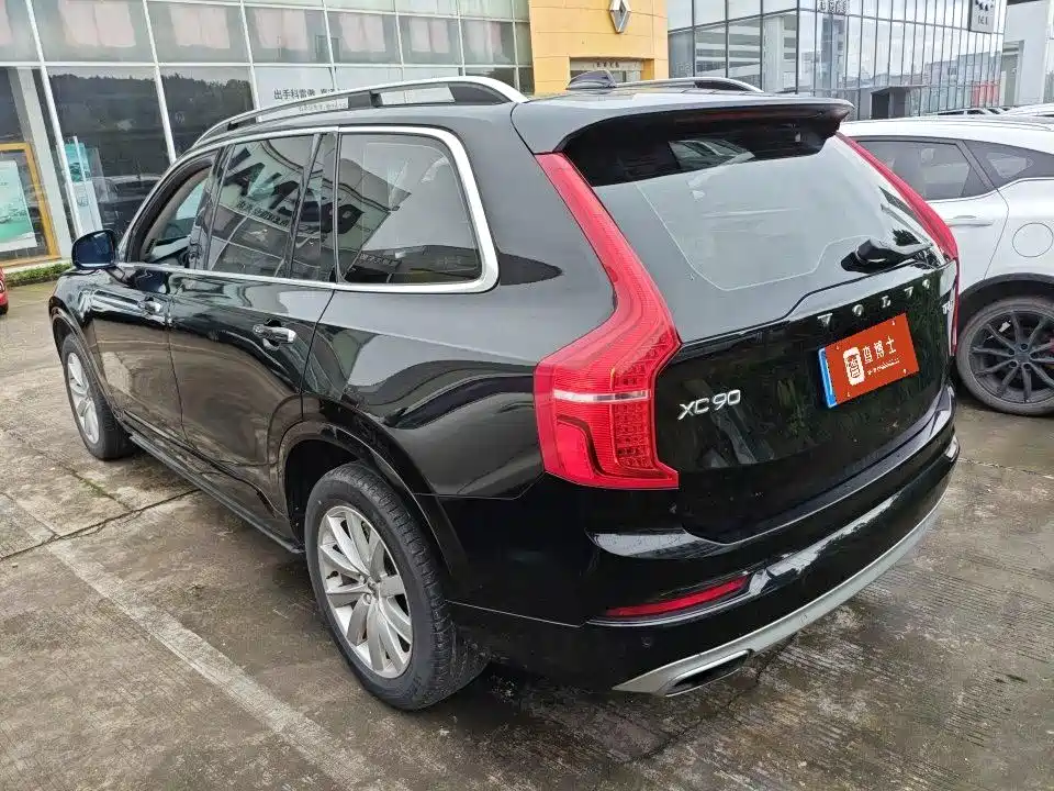 Volvo XC90 2018 T6 5 мест