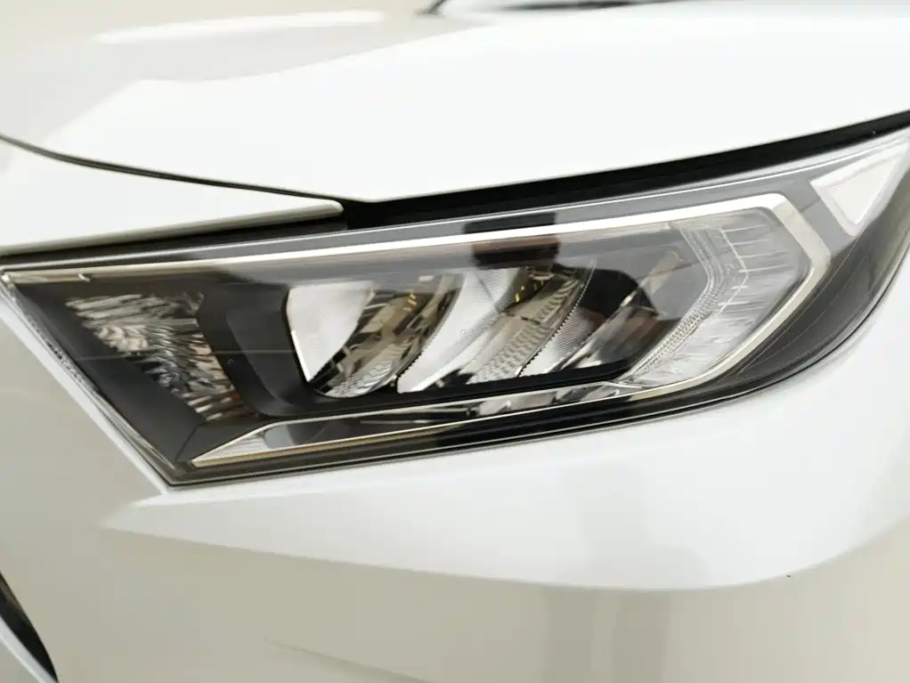 Toyota RAV4 — миниатюра 10
