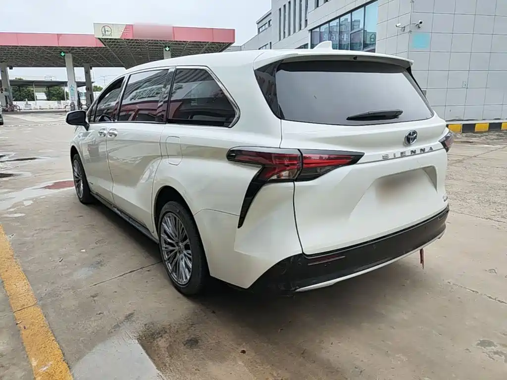 Toyota Sienna — миниатюра 5