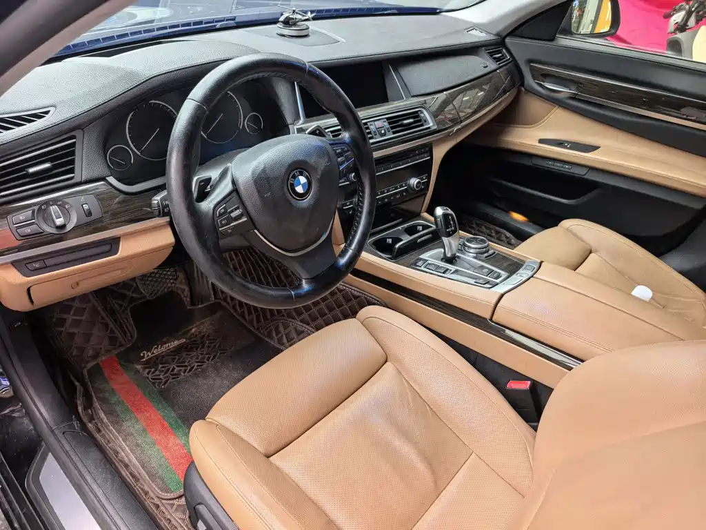 BMW 7 Series — миниатюра 2