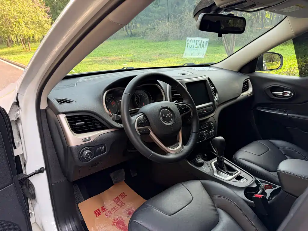 Jeep Cherokee — миниатюра 9