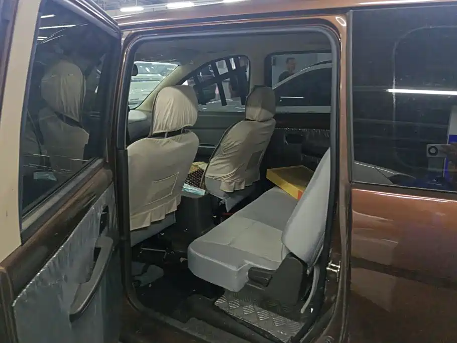 Wuling Hongguang — миниатюра 11